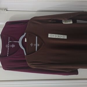 ST. JOHN'S BAY BRAND WOMEN'S 2 LONG SLEEVES TEE-SHIRTS BUNDLE SIZE MEDIUM